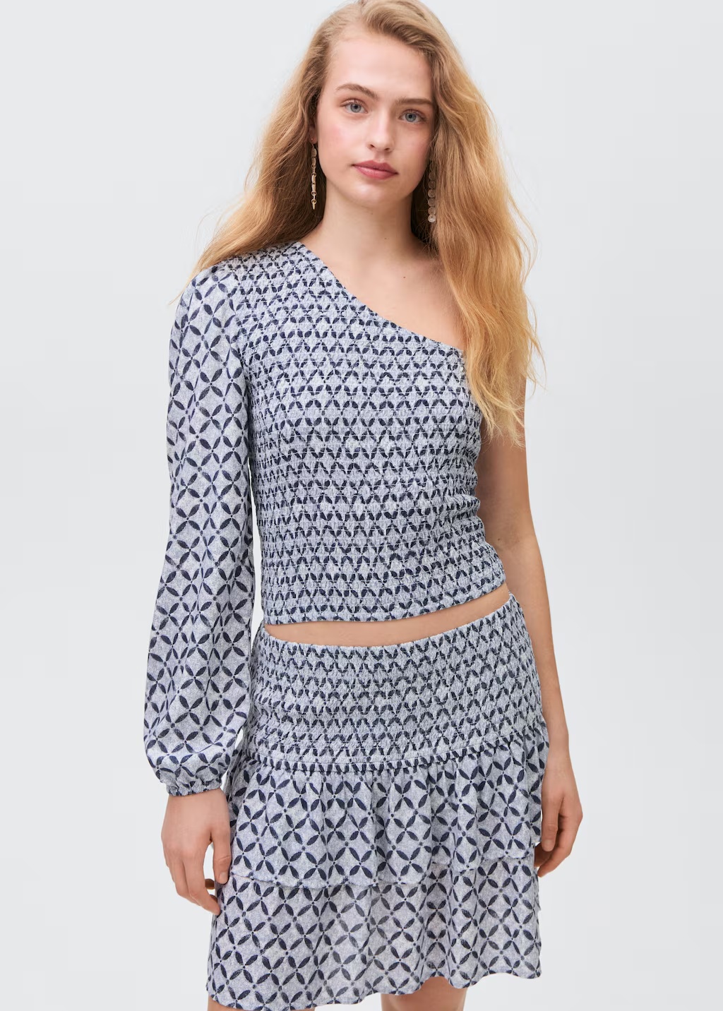 Asymmetric printed top