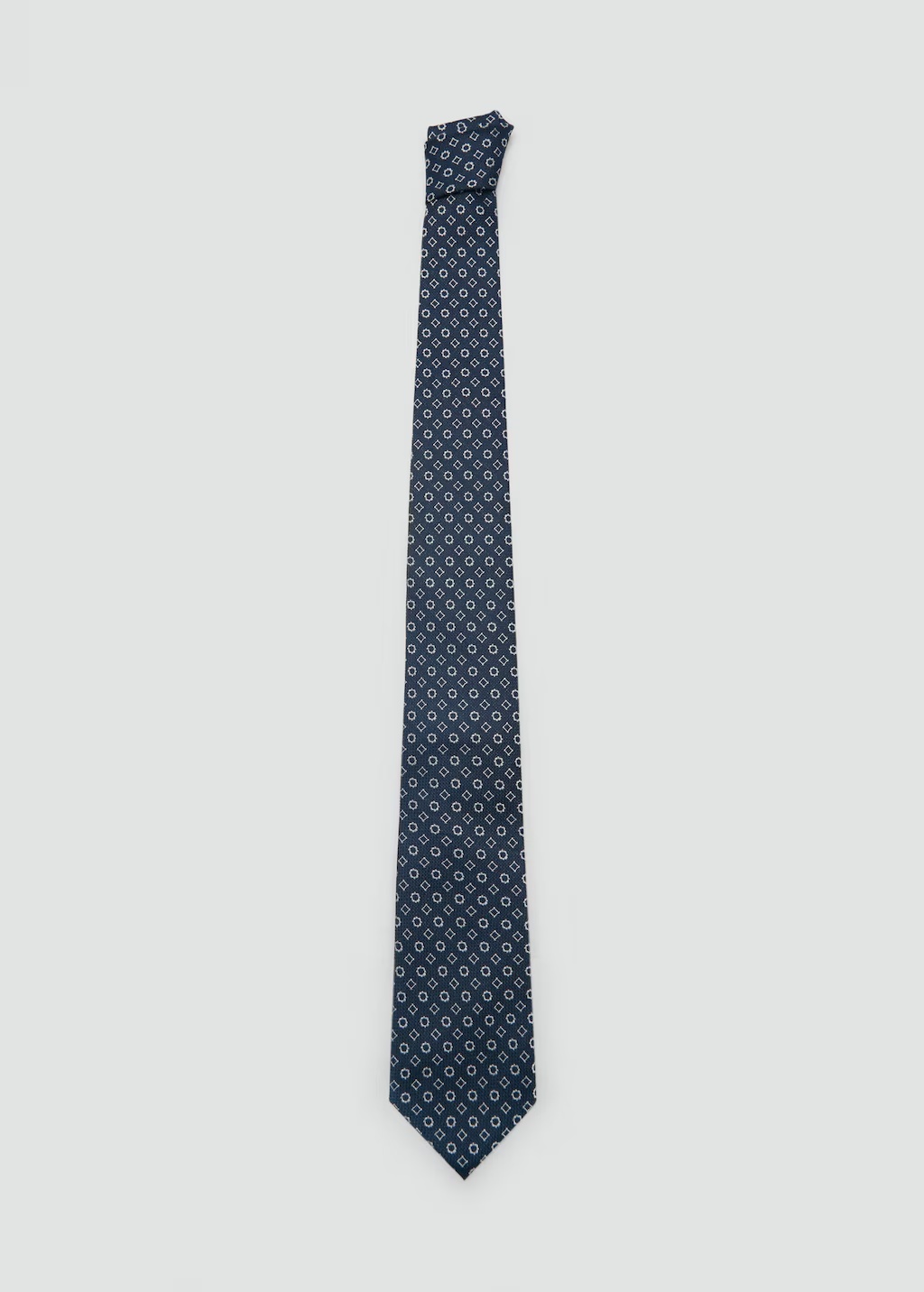 Geometric patterned silk tie