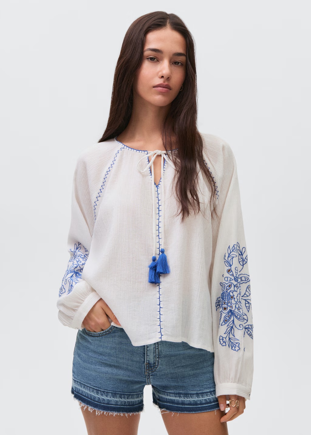 Denim shorts with frayed hem