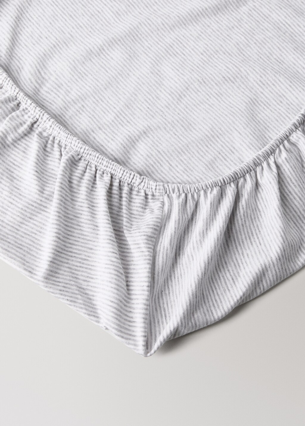 Cotton striped childrenâs fitted sheet for 90cm bed