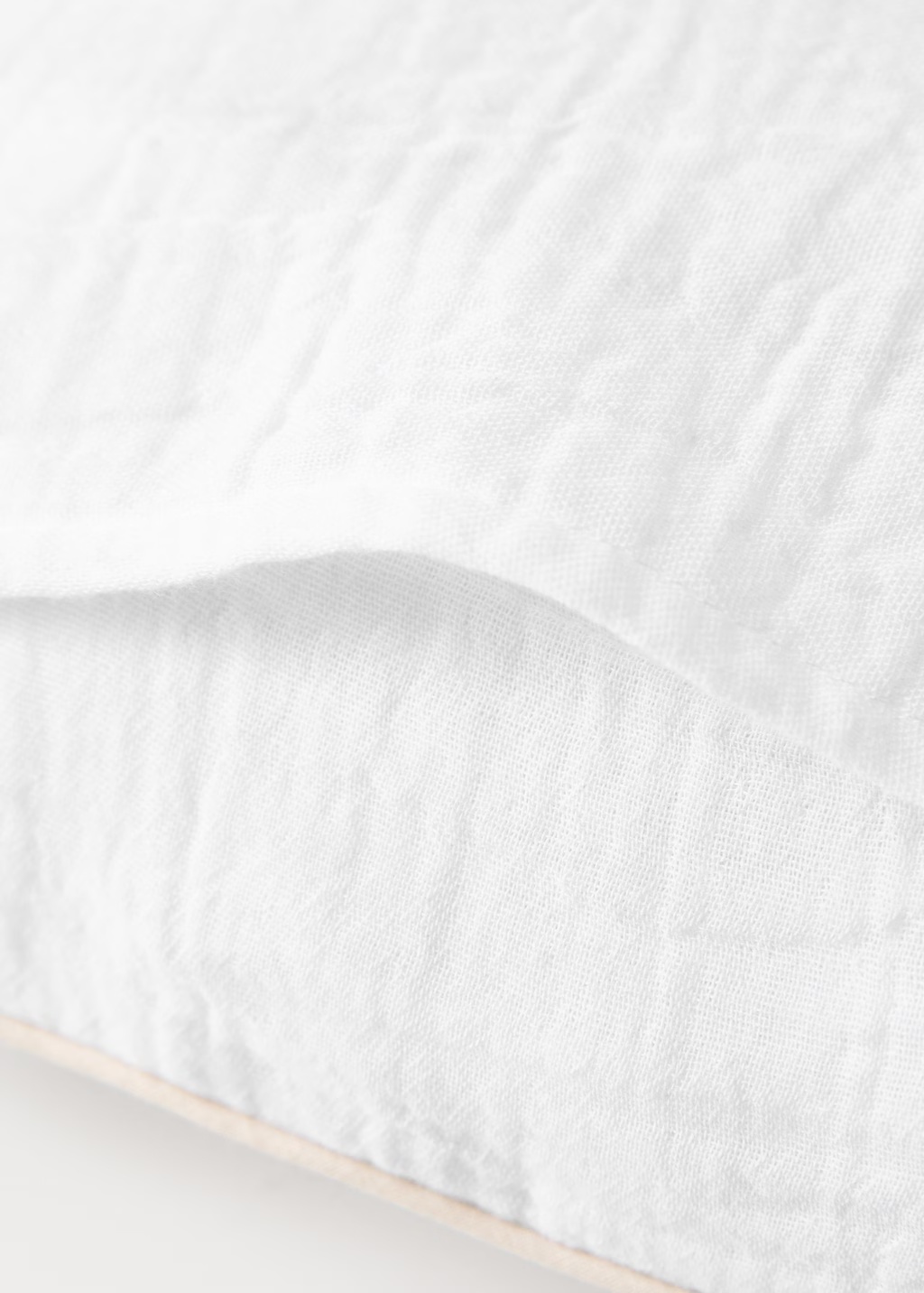 Chiffon cotton childrenâs pillowcase with vivid contrast 30x50 cm