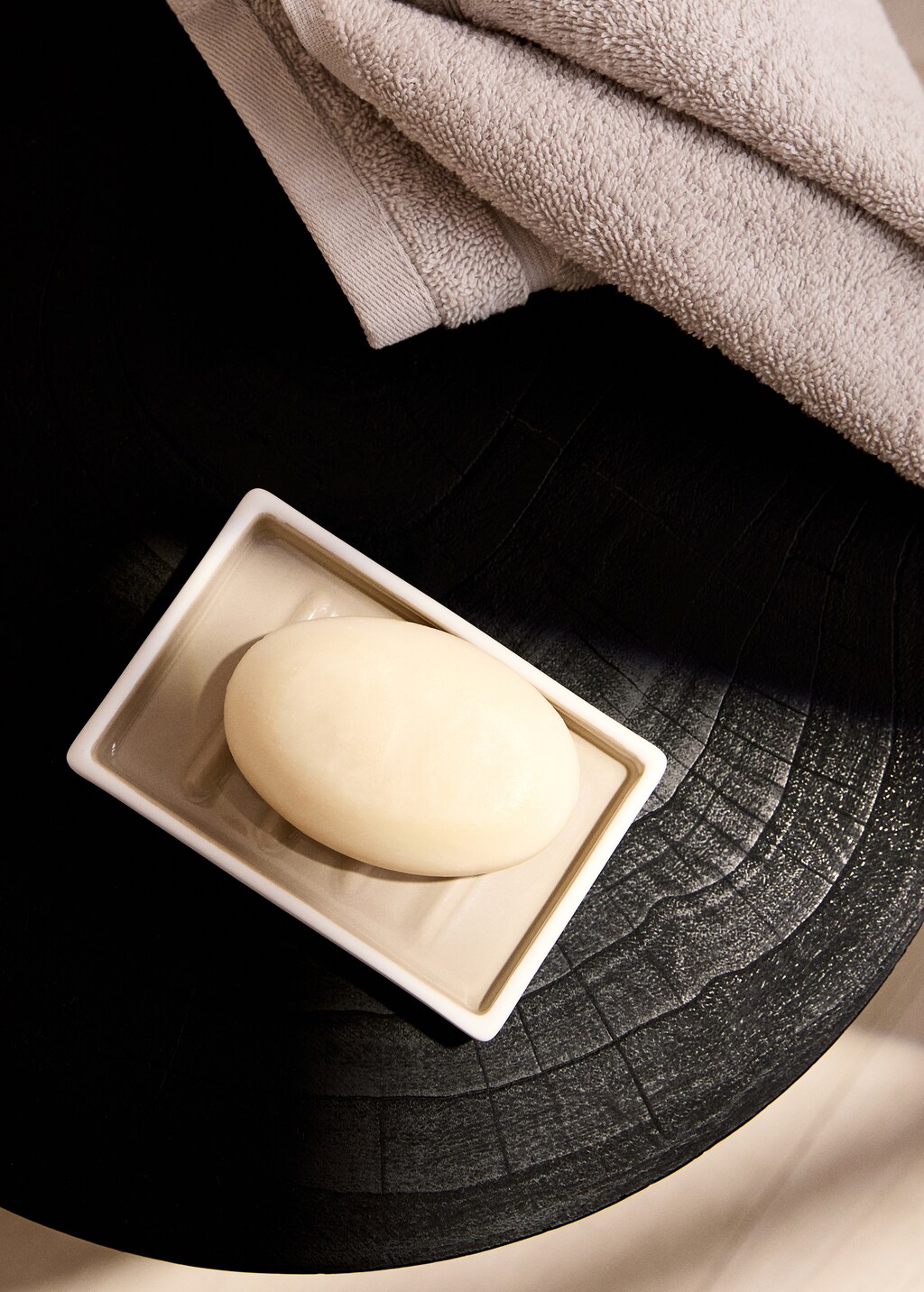 Two-tone soap dish