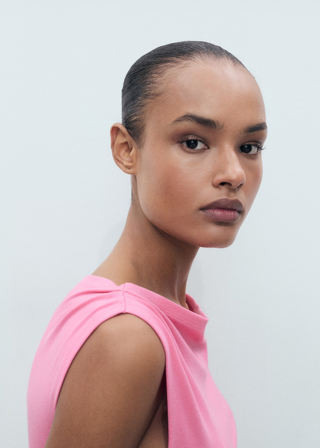 Fitted top with gathered shoulder 5 Fitted top with gathered shoulder