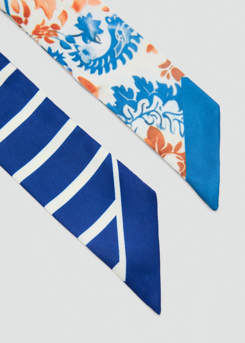 Set of 2 printed handkerchiefs