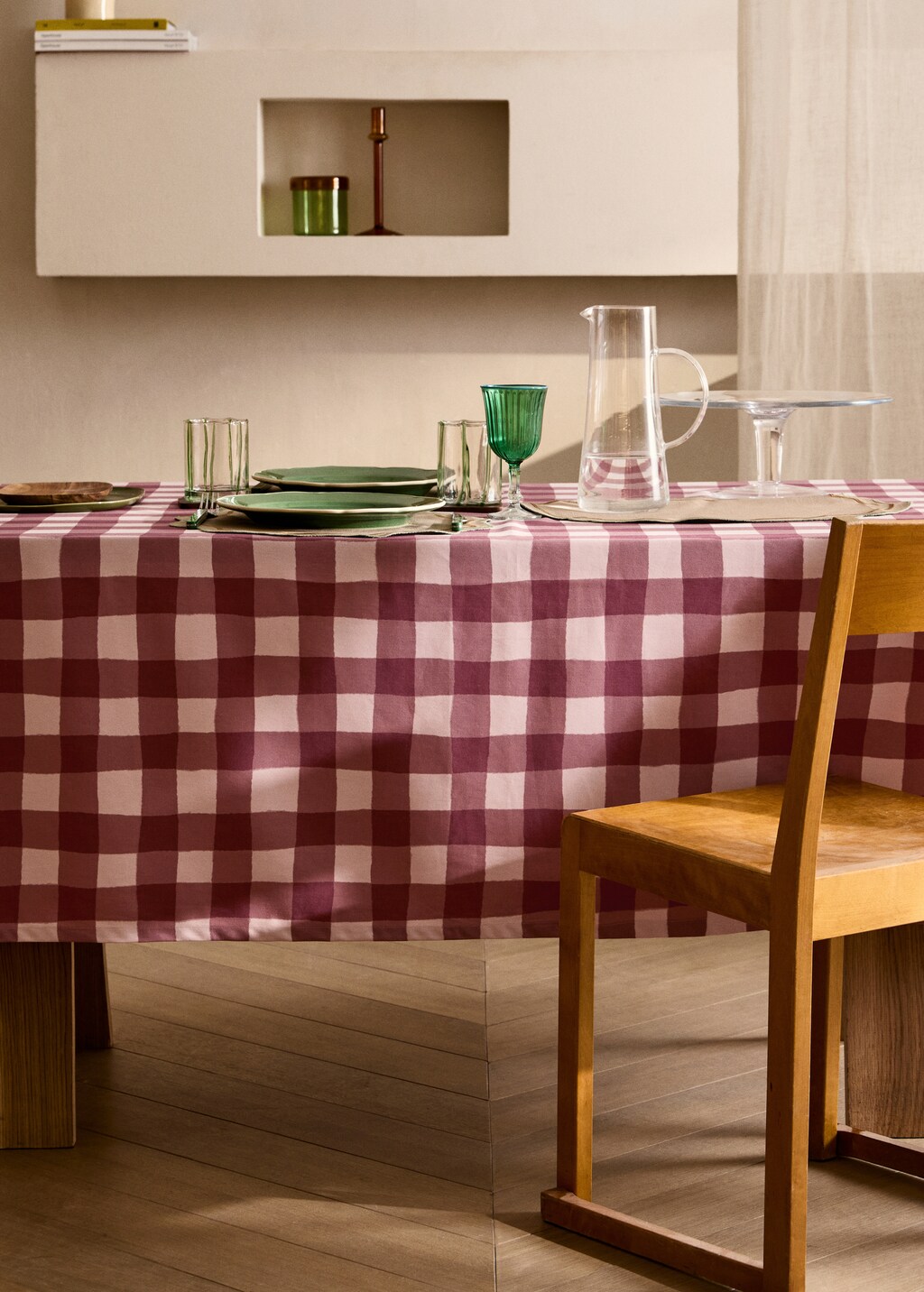 Check cotton tablecloth for 6 to 8 diners