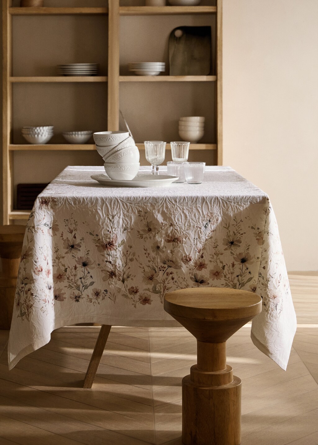 Jacquard tablecloth with mini-flower print for 2 to 4 diners