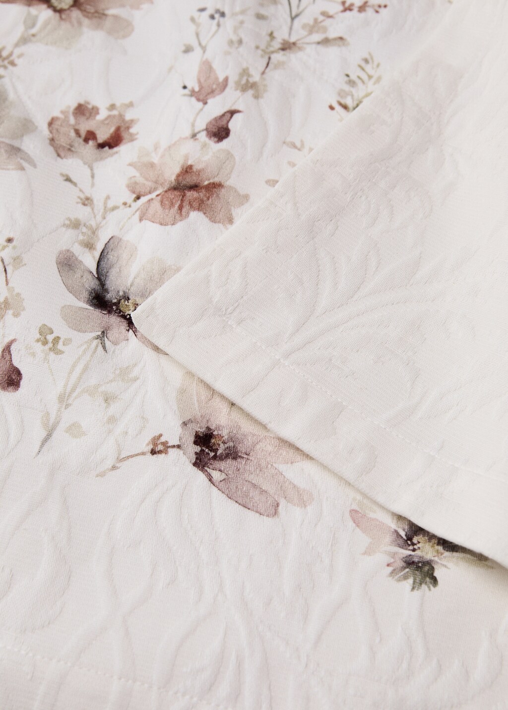 Jacquard tablecloth with mini-flower print for 2 to 4 diners 4 Jacquard tablecloth with mini-flower print for 2 to 4 diners