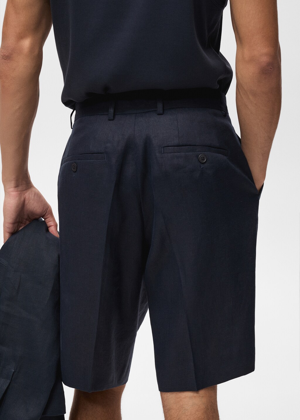 Slim-fit 100% linen bermuda shorts 7 Slim-fit 100% linen bermuda shorts