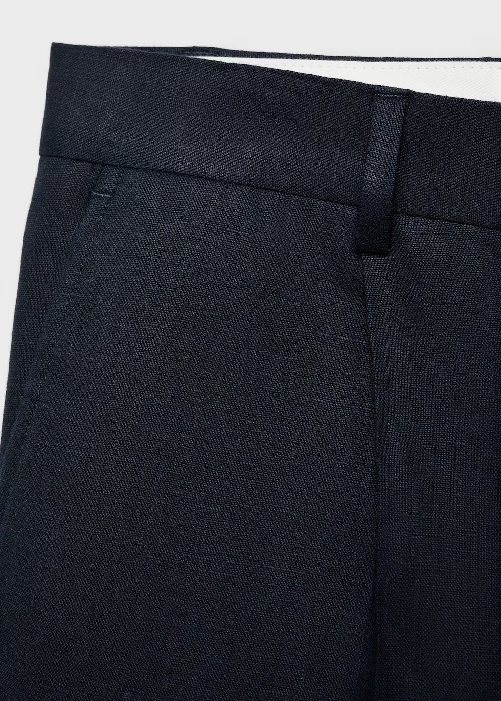 Slim-fit 100% linen bermuda shorts 8 Slim-fit 100% linen bermuda shorts