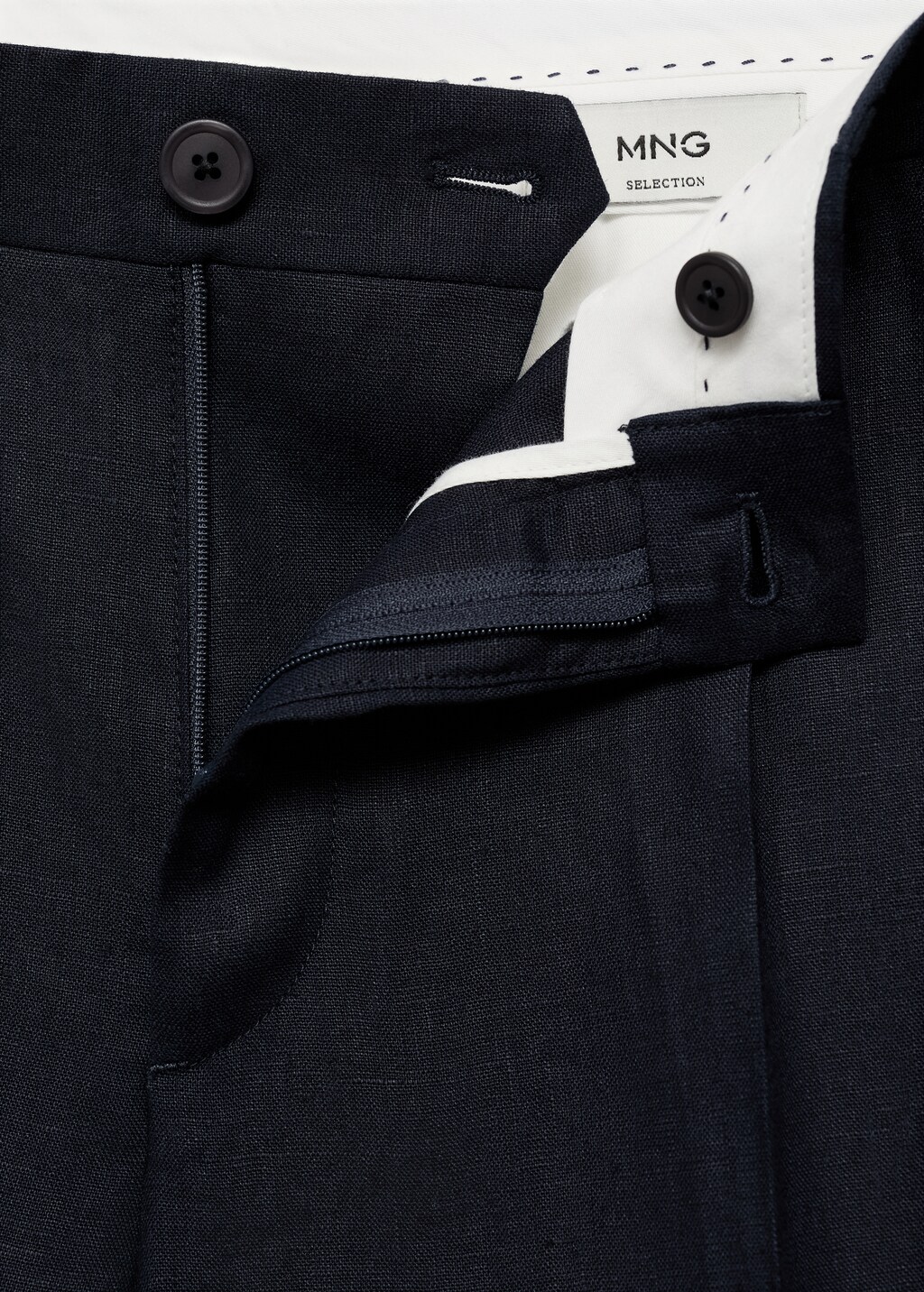 Slim-fit 100% linen bermuda shorts 10 Slim-fit 100% linen bermuda shorts