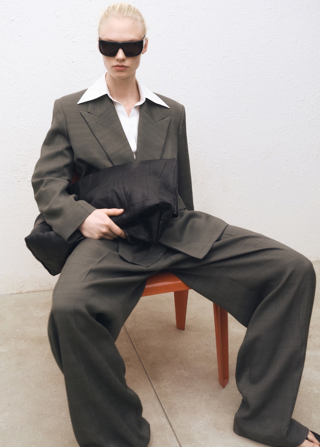 Oversized double-breasted suit blazer 5 Oversized double-breasted suit blazer