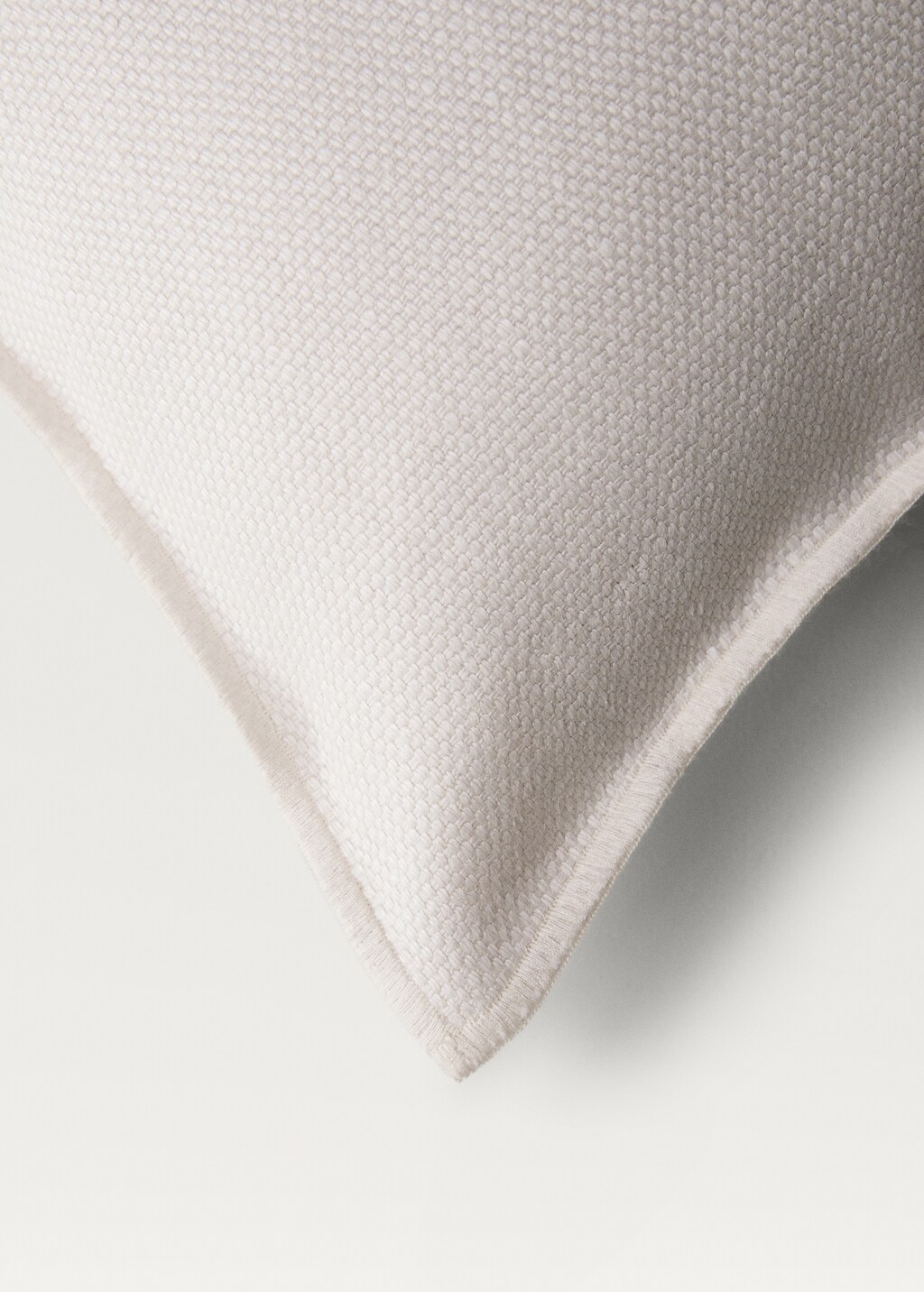 Linen textured cushion cover with overlock detail 40x60cm 5 Linen textured cushion cover with overlock detail 40x60cm