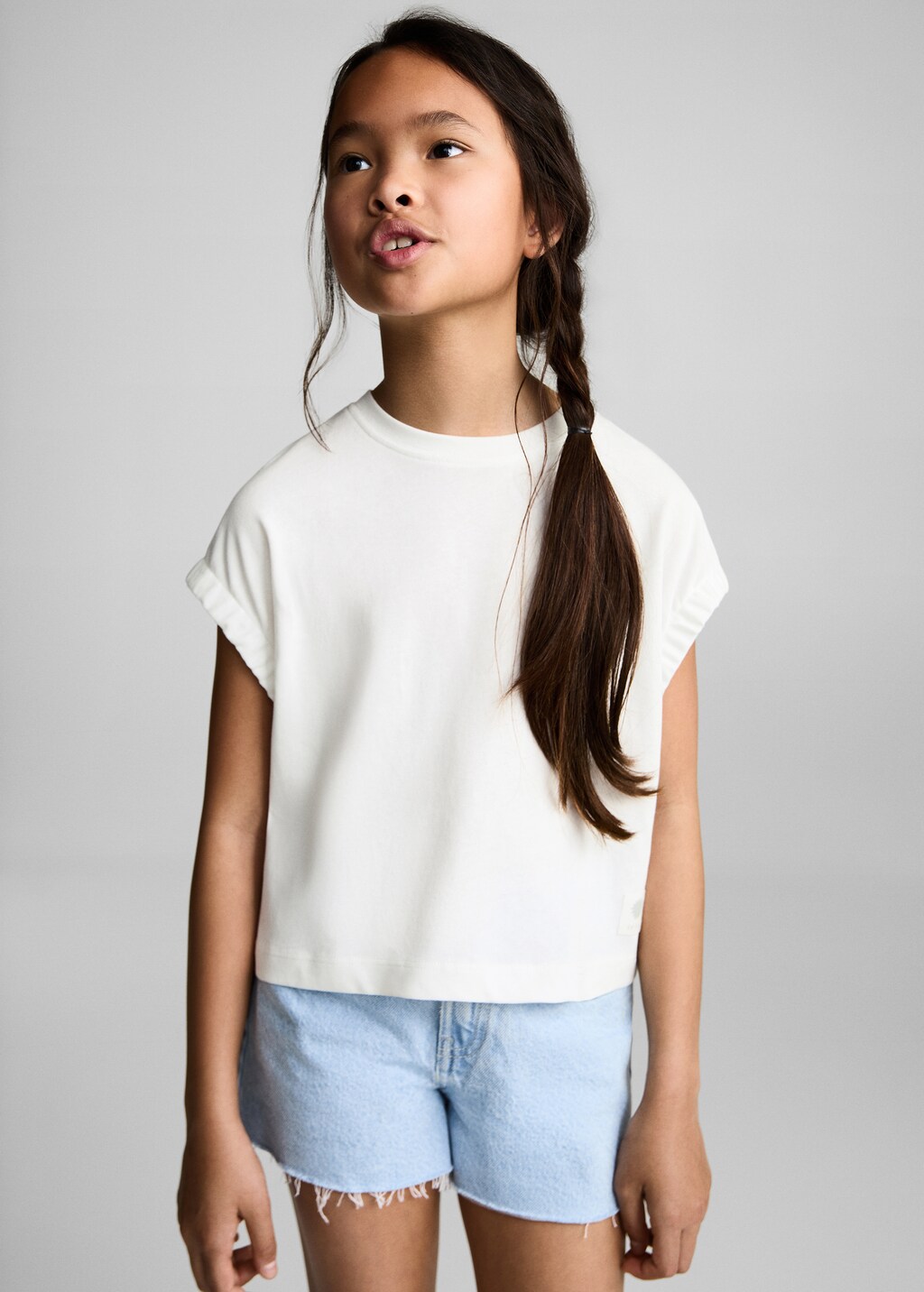 Gathered sleeve t-shirt