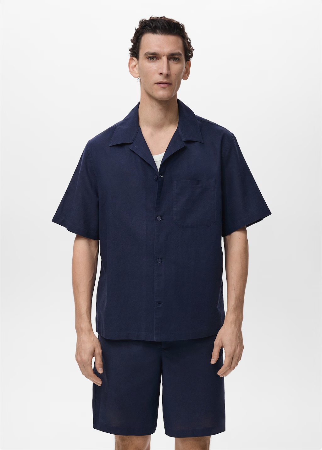 Linen shirt with bowling collar and pocket