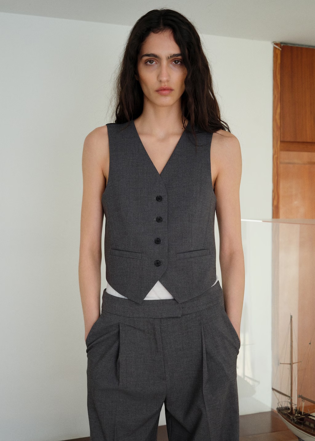 Gilet with adjustable belt