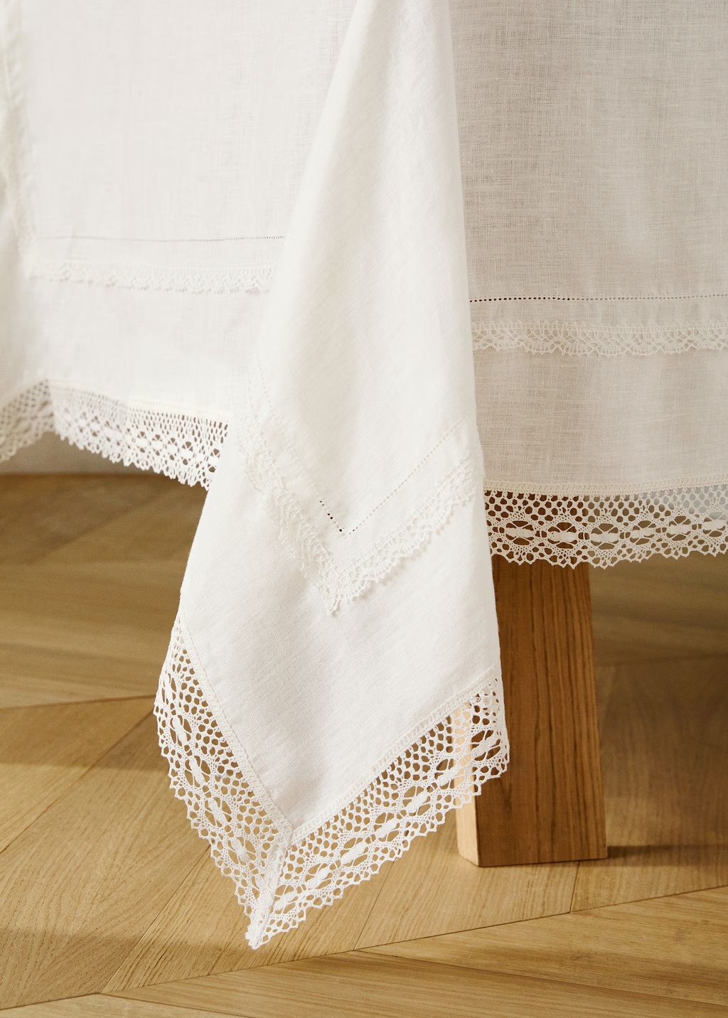 100% linen lace tablecloth for 6 to 8 diners 3 100% linen lace tablecloth for 6 to 8 diners