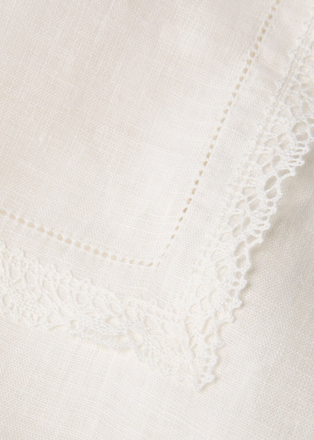 100% linen lace tablecloth for 6 to 8 diners 6 100% linen lace tablecloth for 6 to 8 diners