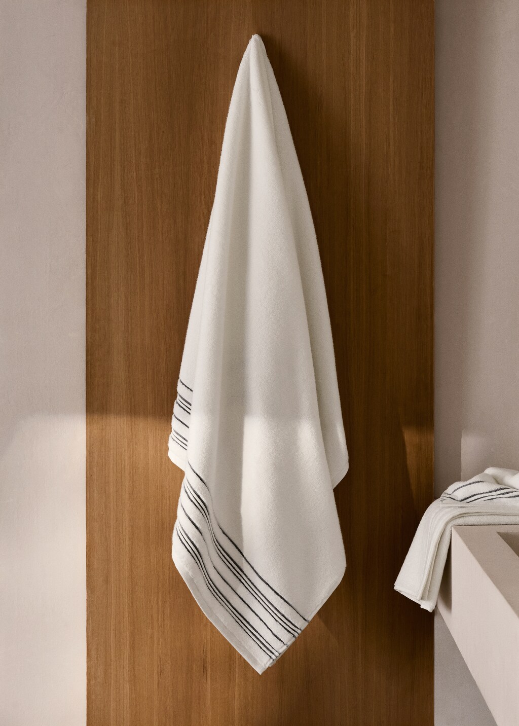 Bath towel with striped trim