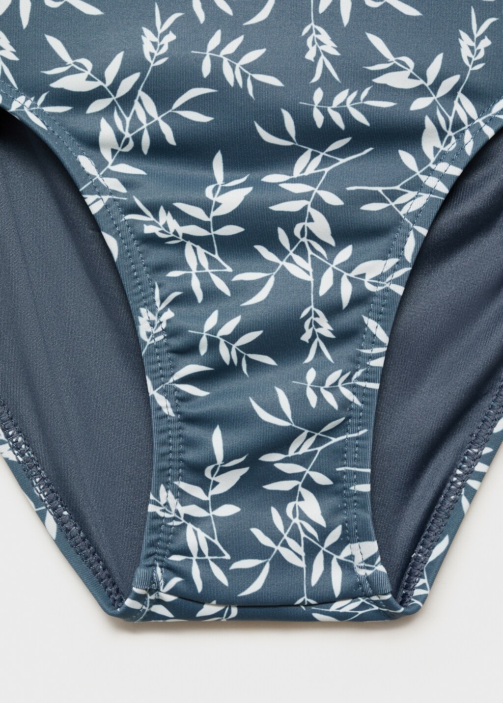 Leaf-print swimsuit 7 Leaf-print swimsuit