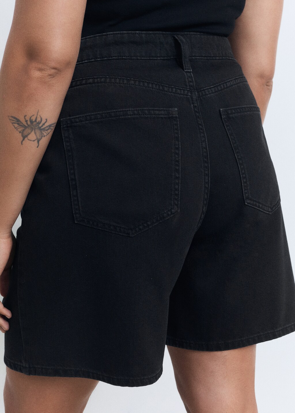 Mid-rise denim bermuda shorts with pleats 7 Mid-rise denim bermuda shorts with pleats