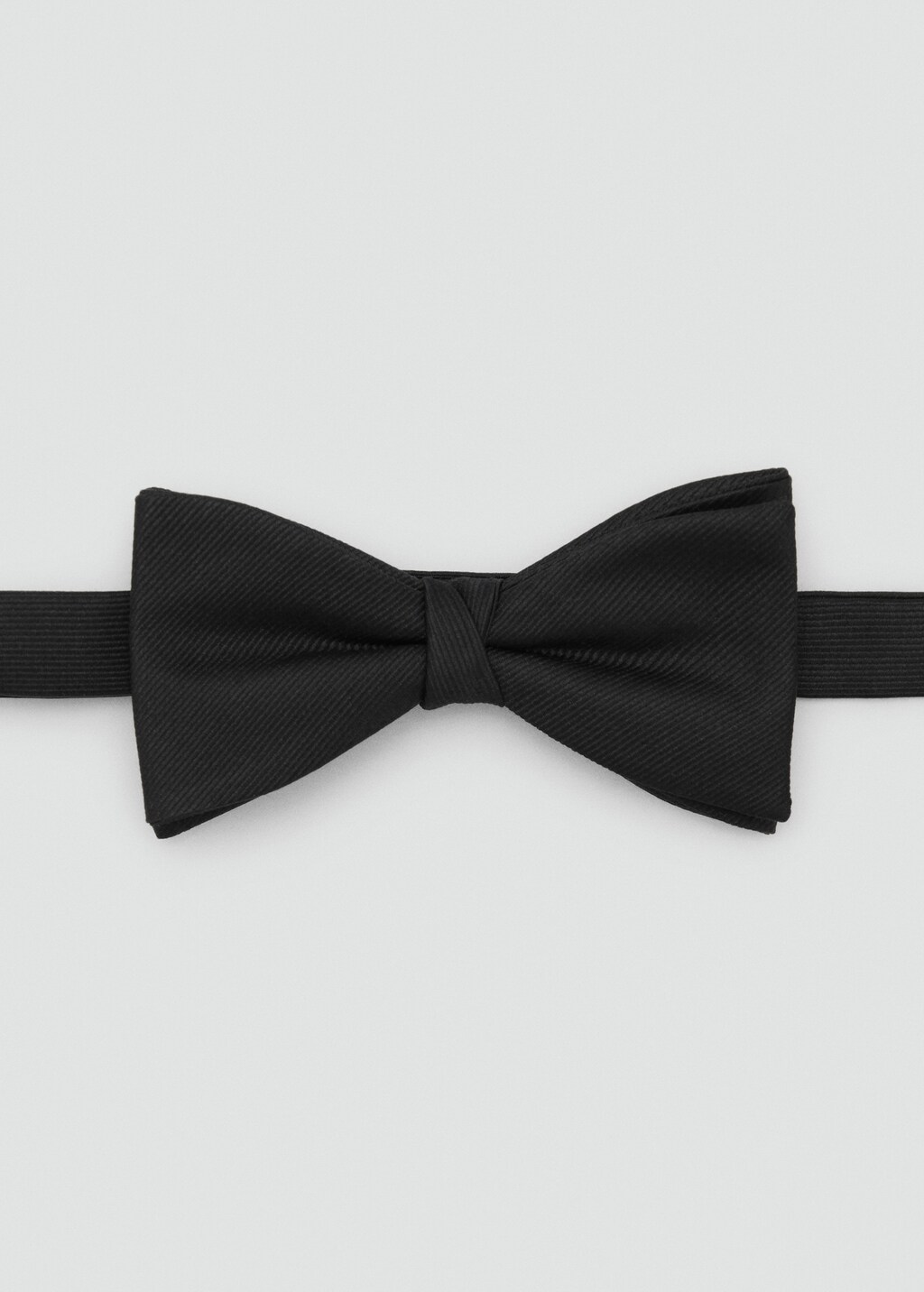 Classic bow tie with microstructure