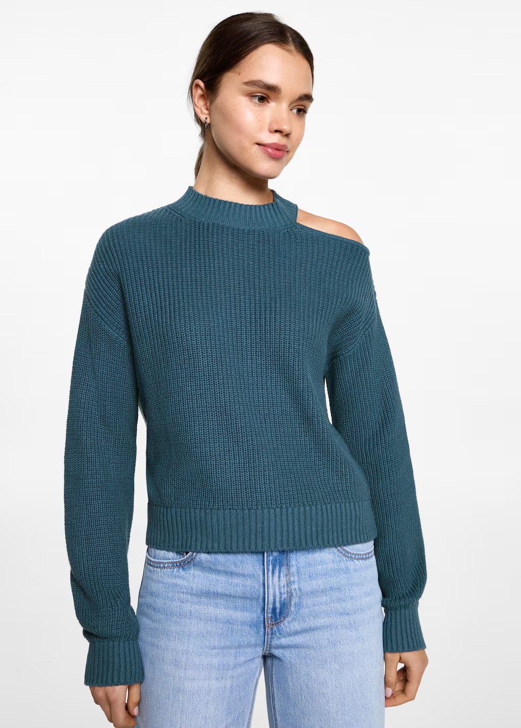Asymmetrical sweater with shoulder opening