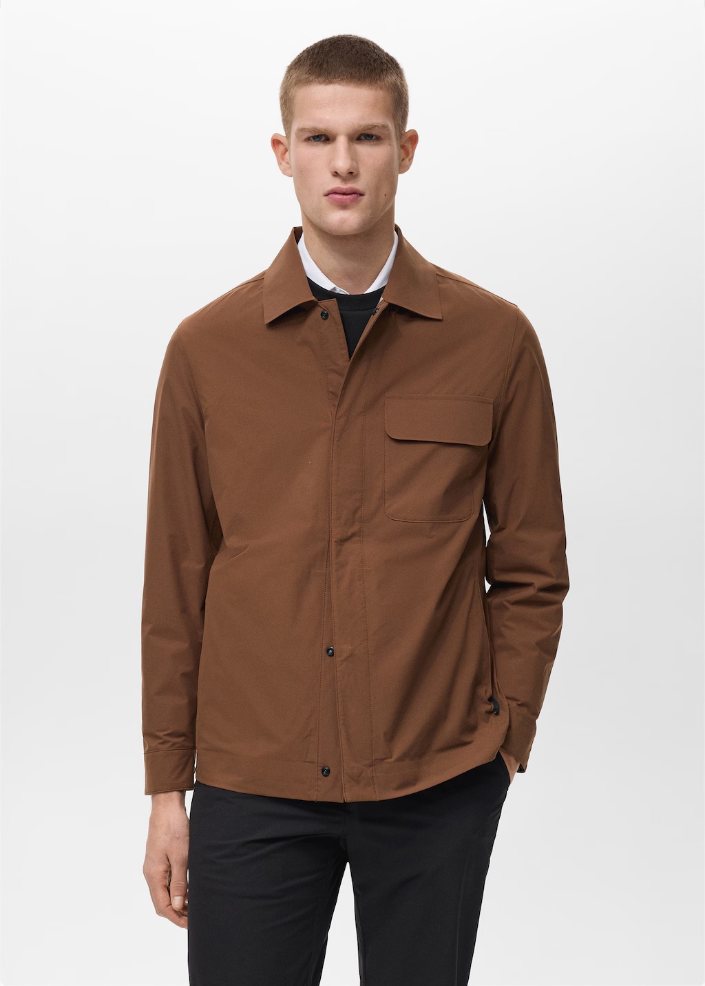 Water-repellent jacket with pockets