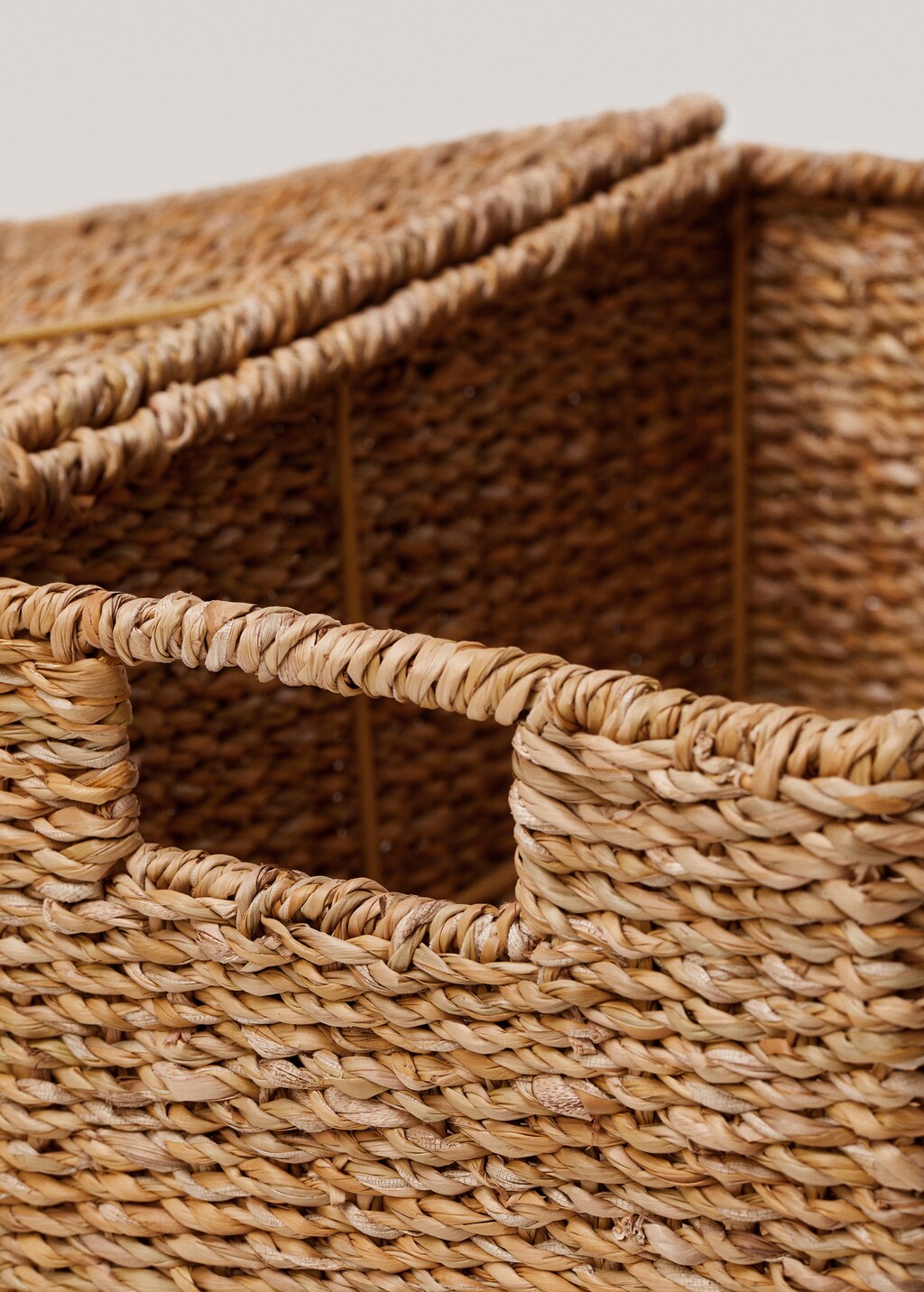Small braided basket with handles 4 Small braided basket with handles