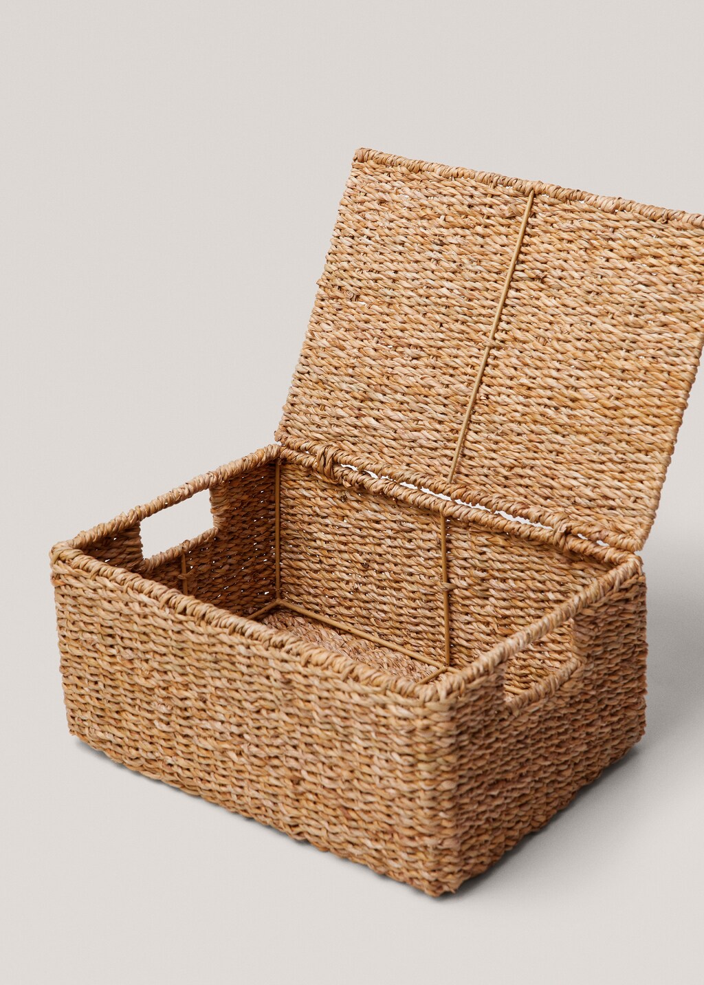 Small braided basket with handles 5 Small braided basket with handles