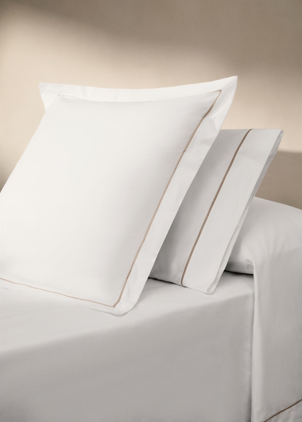 Two cotton percale pillowcases with scalloped detail 50x75 cm