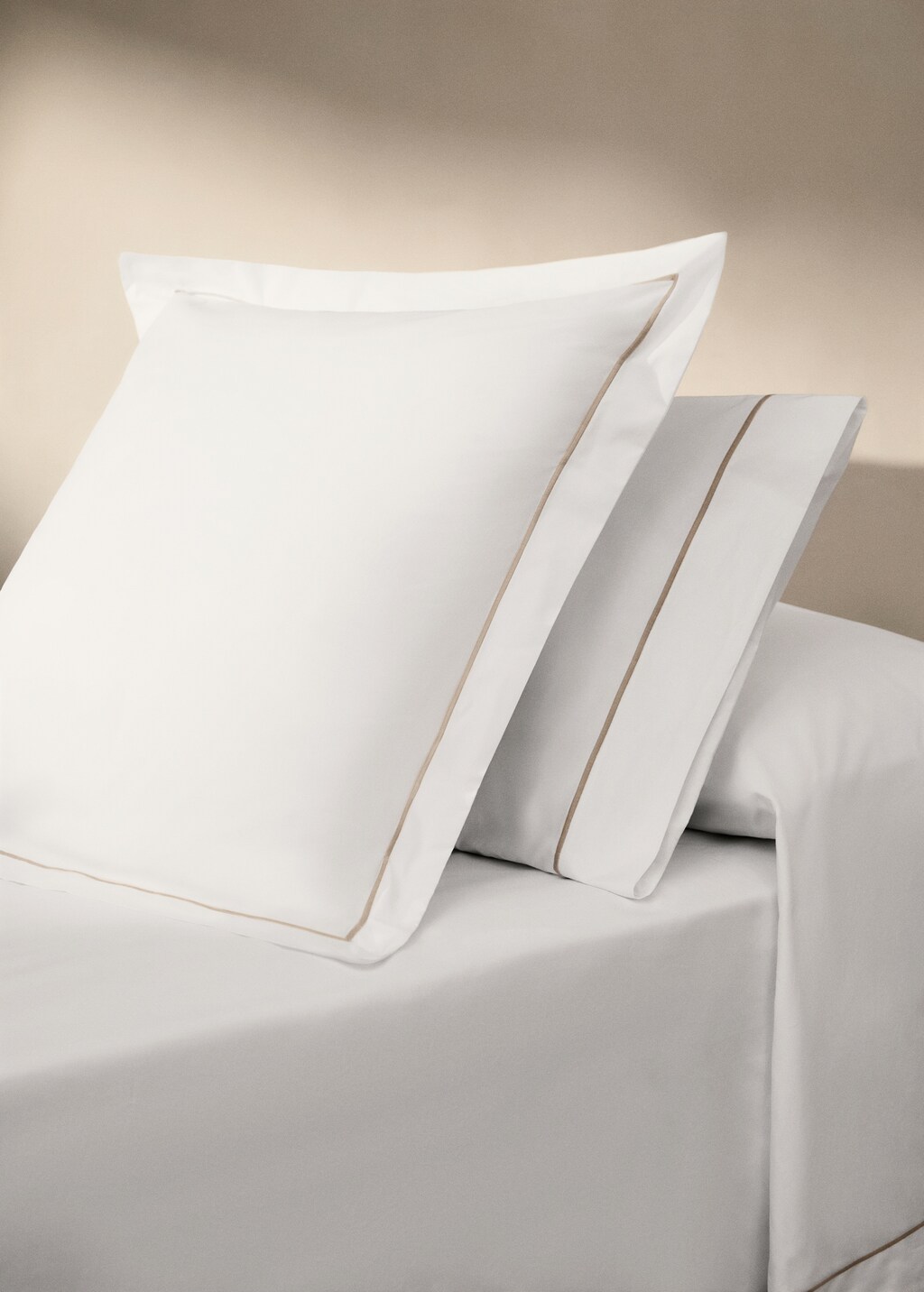 Cotton percale pillowcase with scalloped detail 45x110 cm