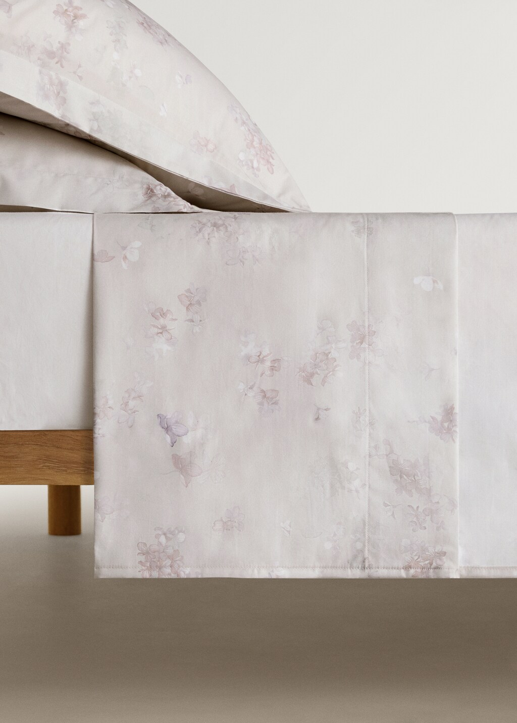 Percale cotton top sheet with romantic flower print for 90 cm bed