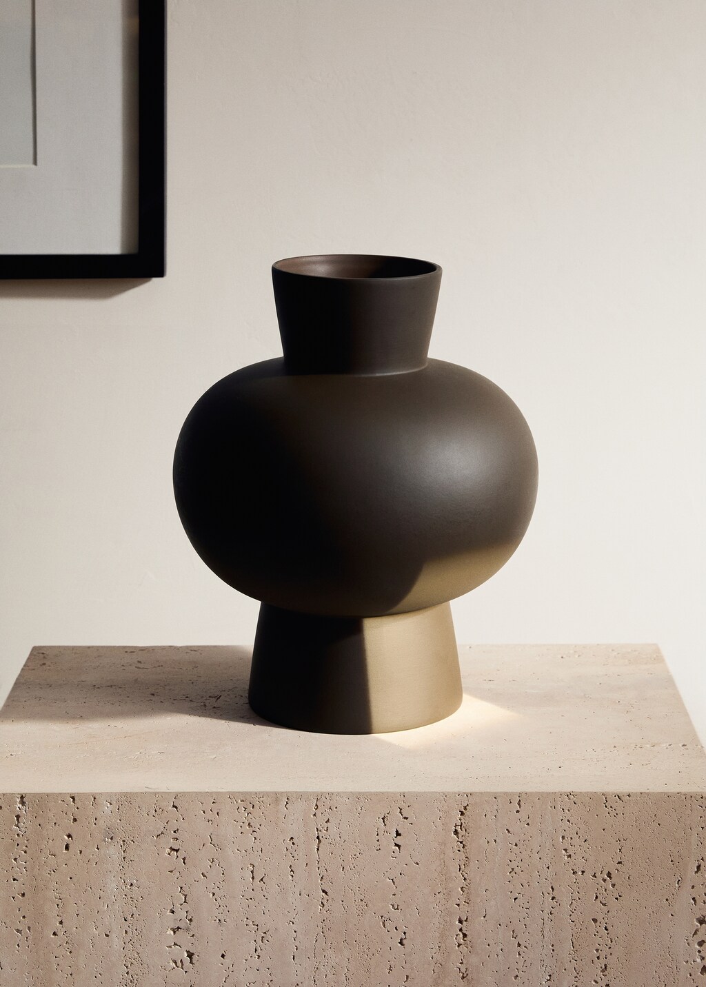 Medium matte-finish earthenware vase
