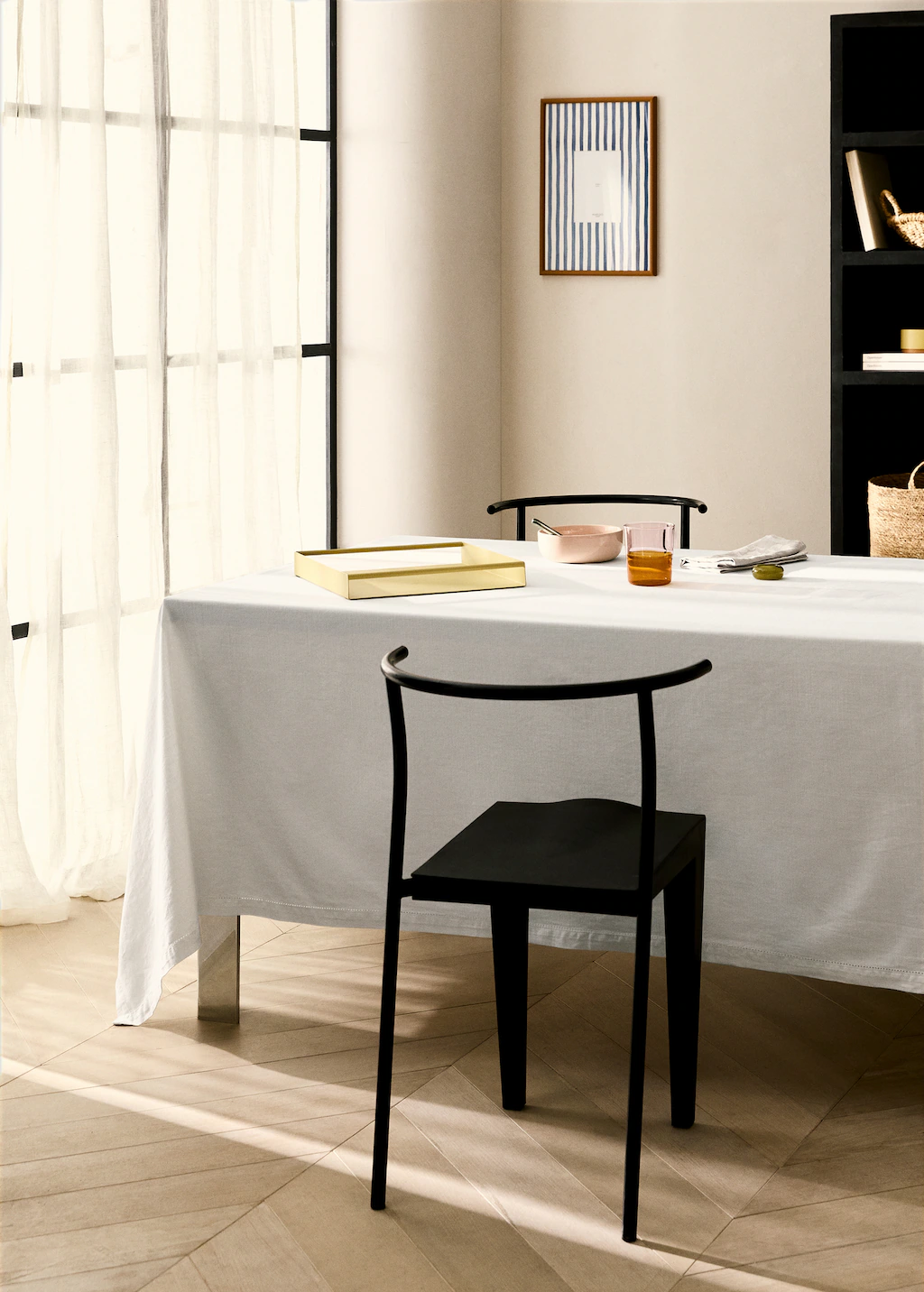 Cotton hemstitched tablecloth for 6 to 8 diners