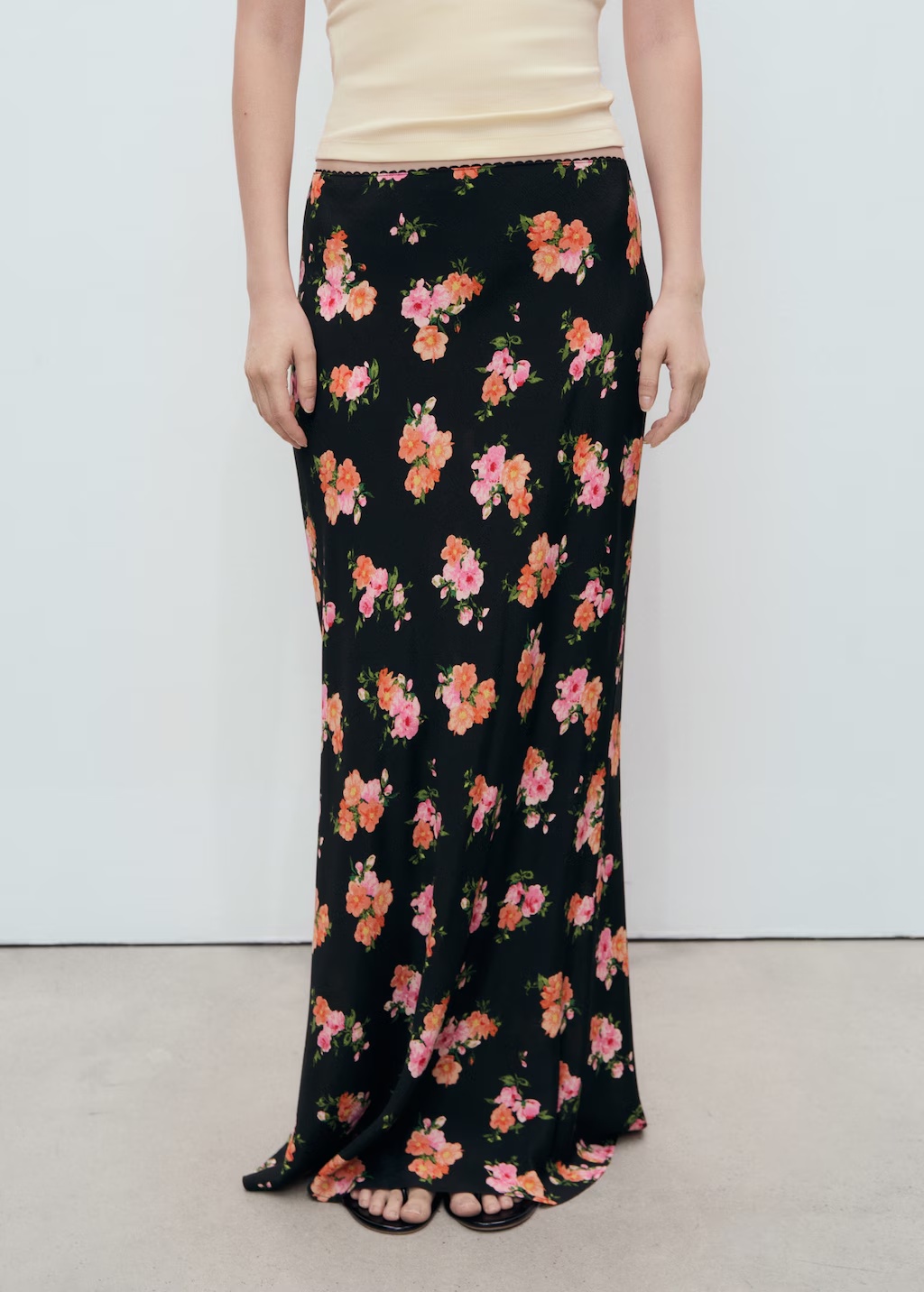 Floral skirt with lace trim