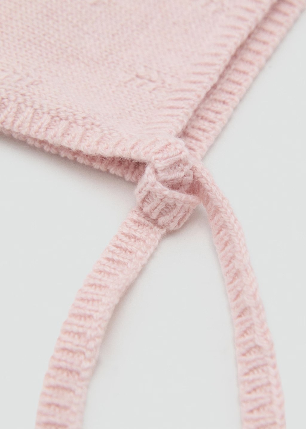 Knitted bonnet
