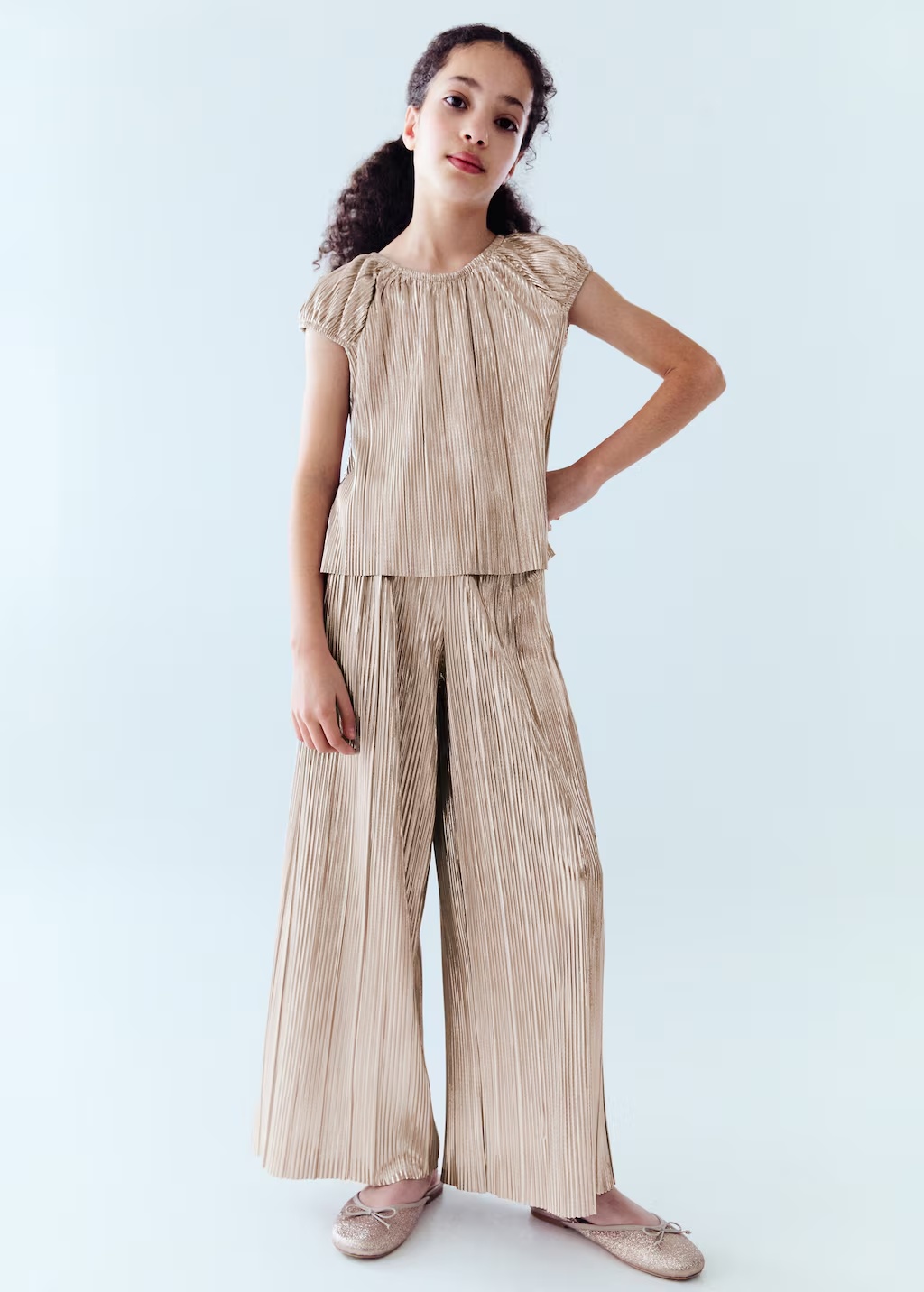 Pleated straight pants