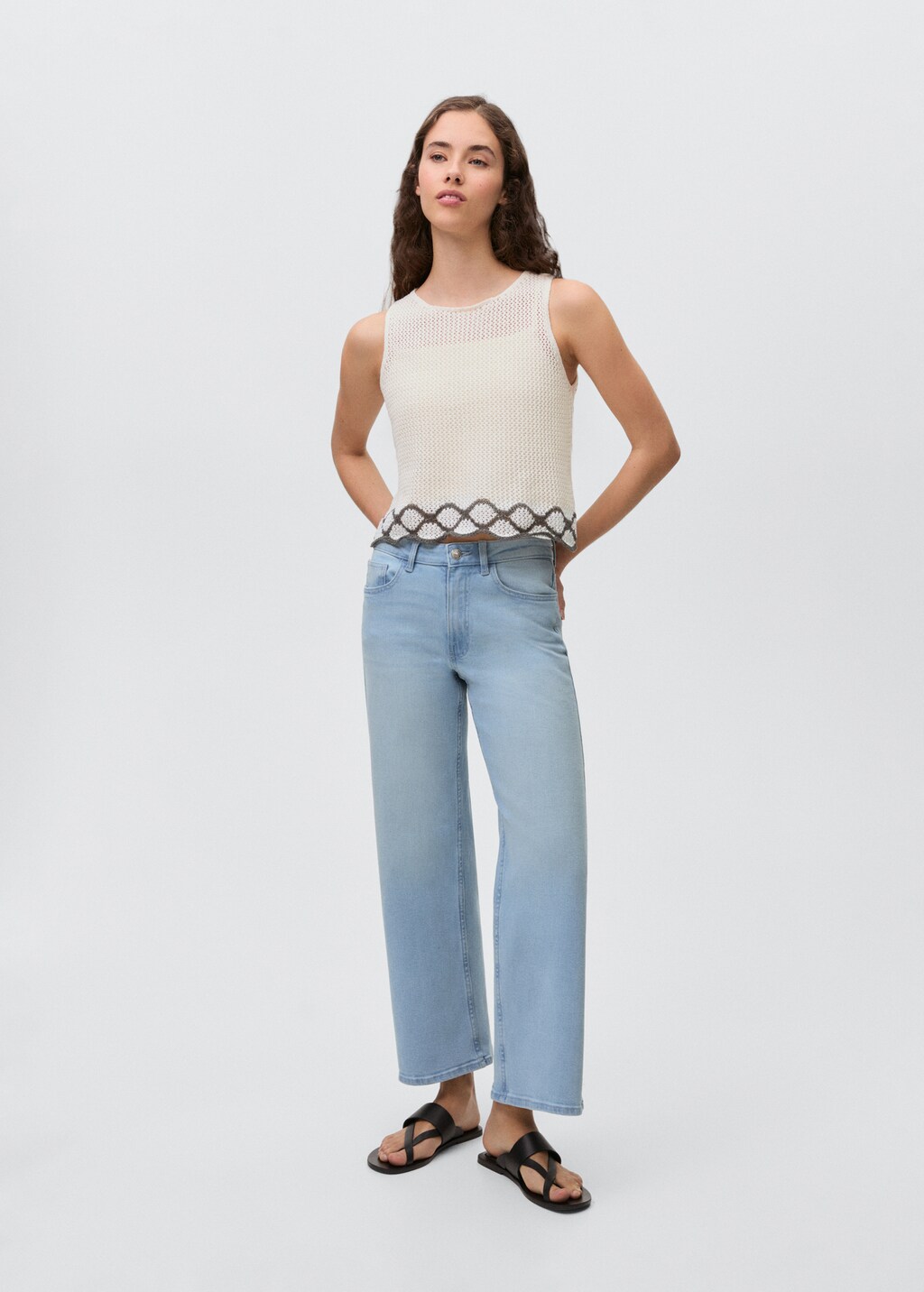 Knitted top with contrast details 3 Knitted top with contrast details