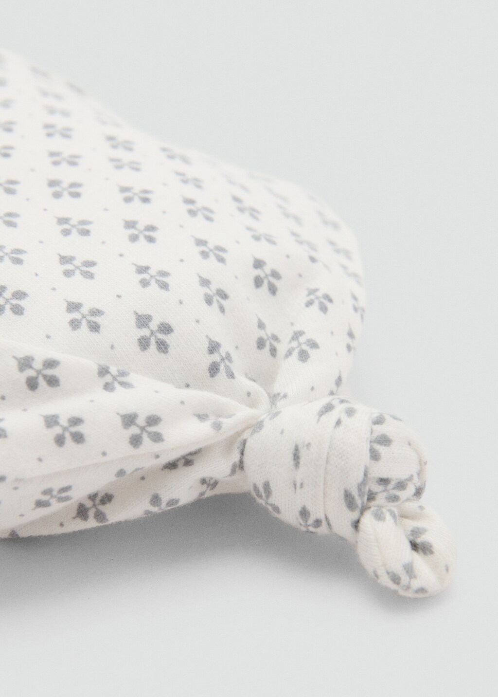 Hat with knot detail