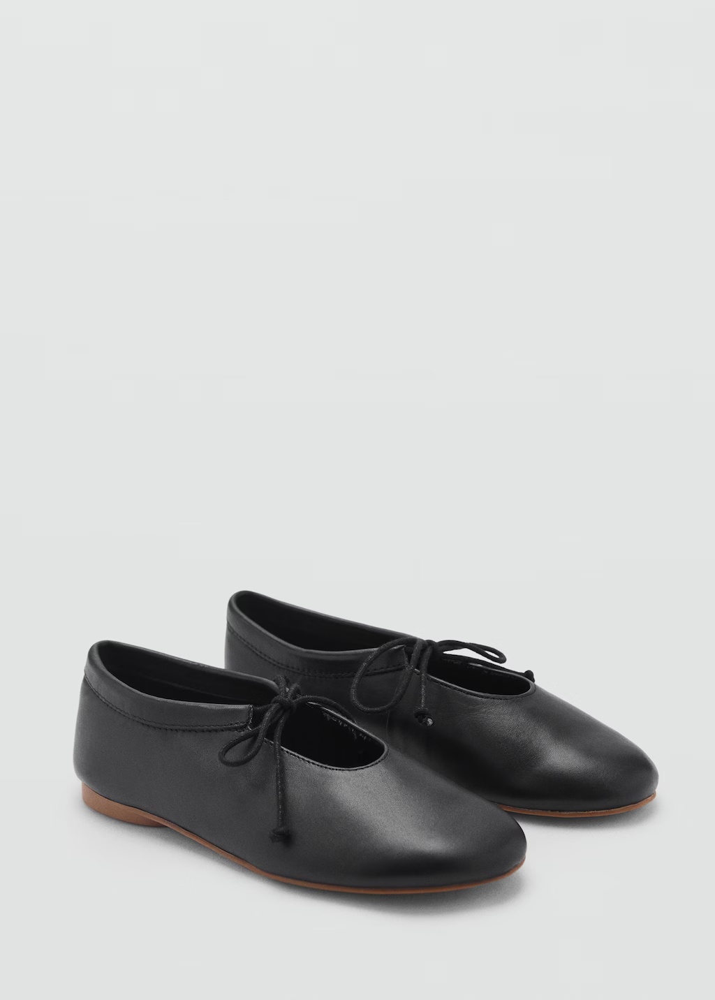 Ballet flats with leather bow
