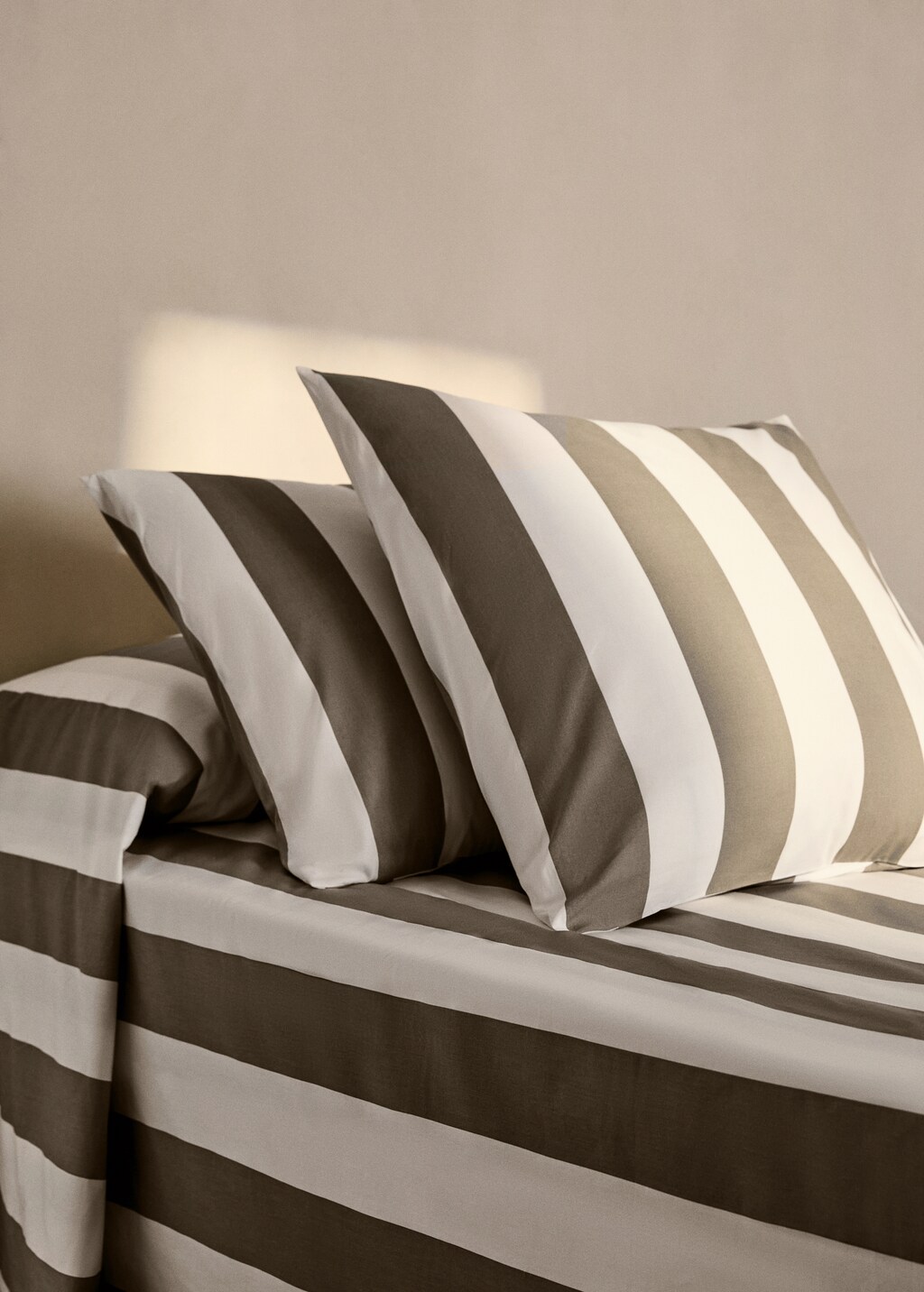 Two cotton percale striped pillowcases 50x75 cm