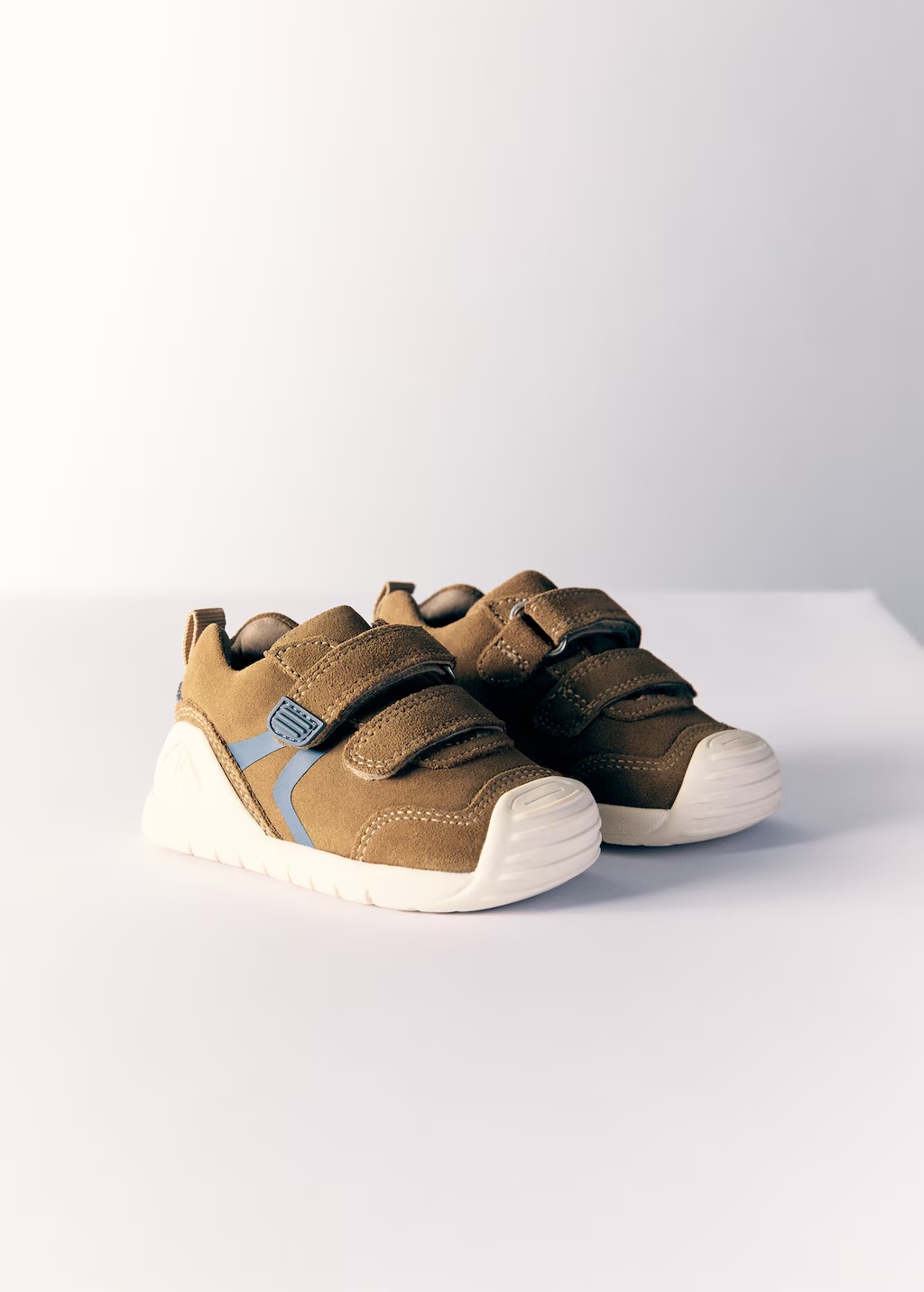 Biomecanics leather sneakers