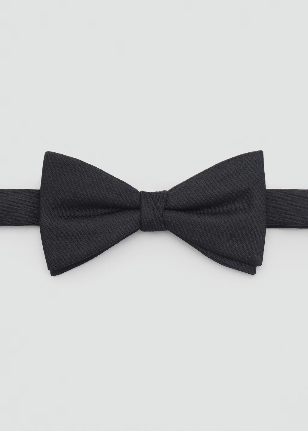 Classic bow tie with microstructure