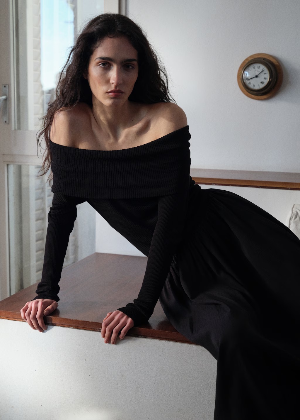 Off-the-shoulder dress in combined fabric