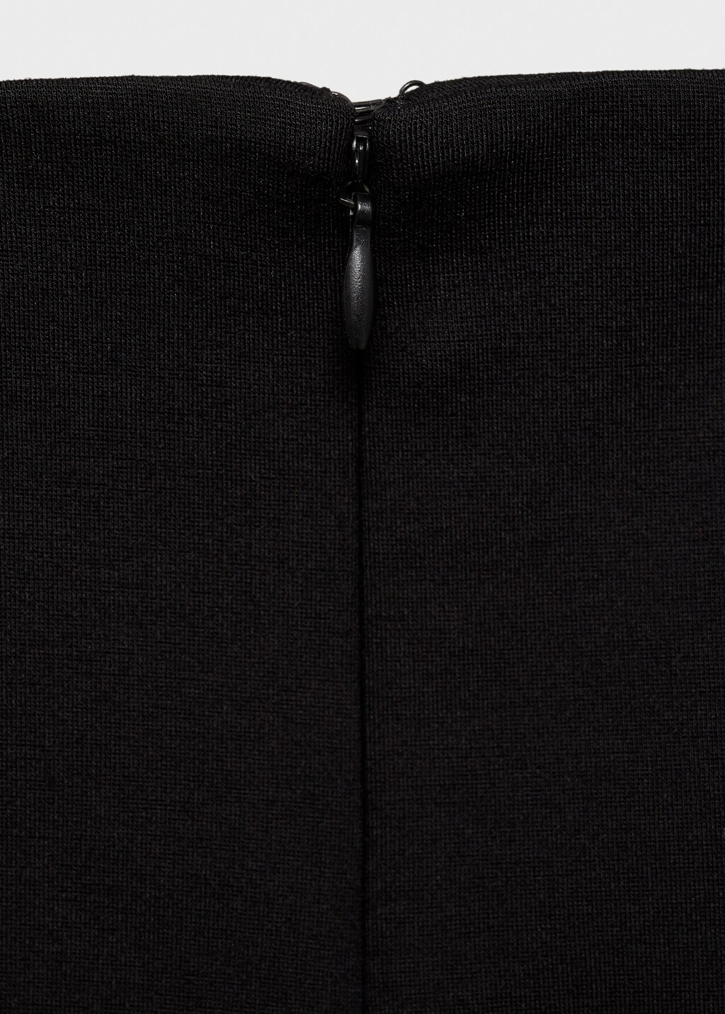 Top with wide straps 8 Top with wide straps