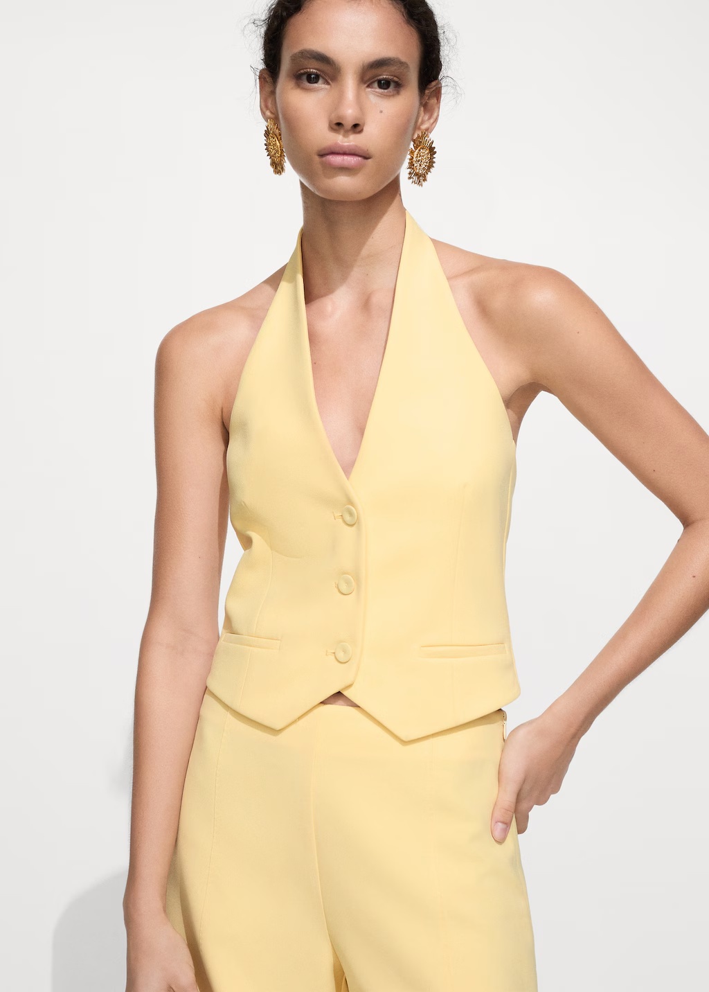 Halter-neck gilet with buttons