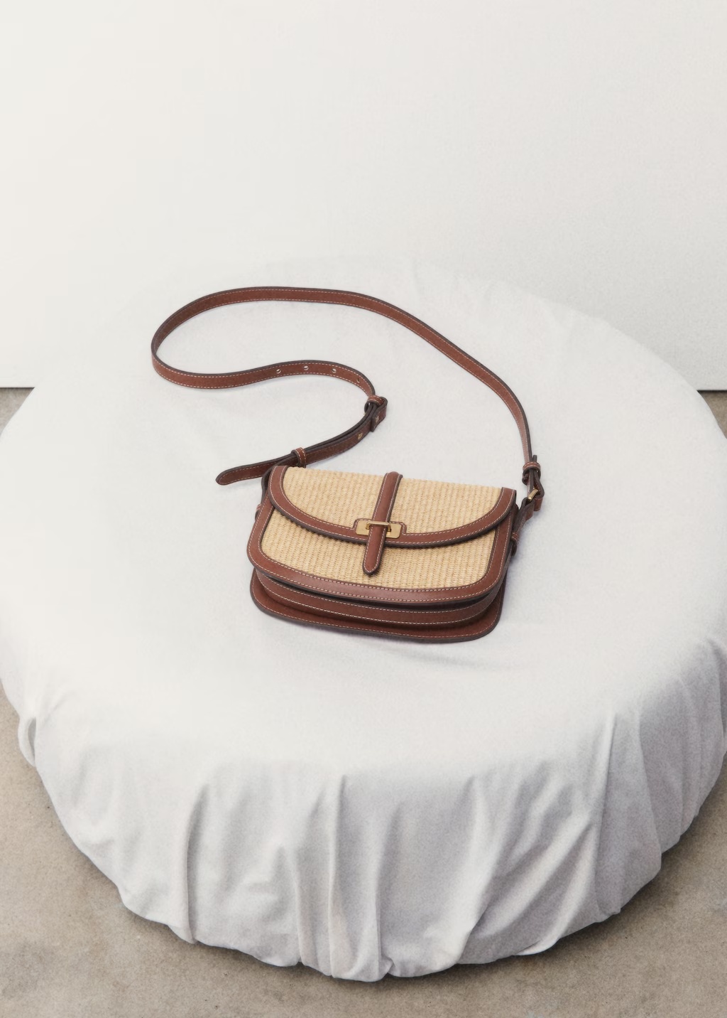 Raffia-effect shoulder bag