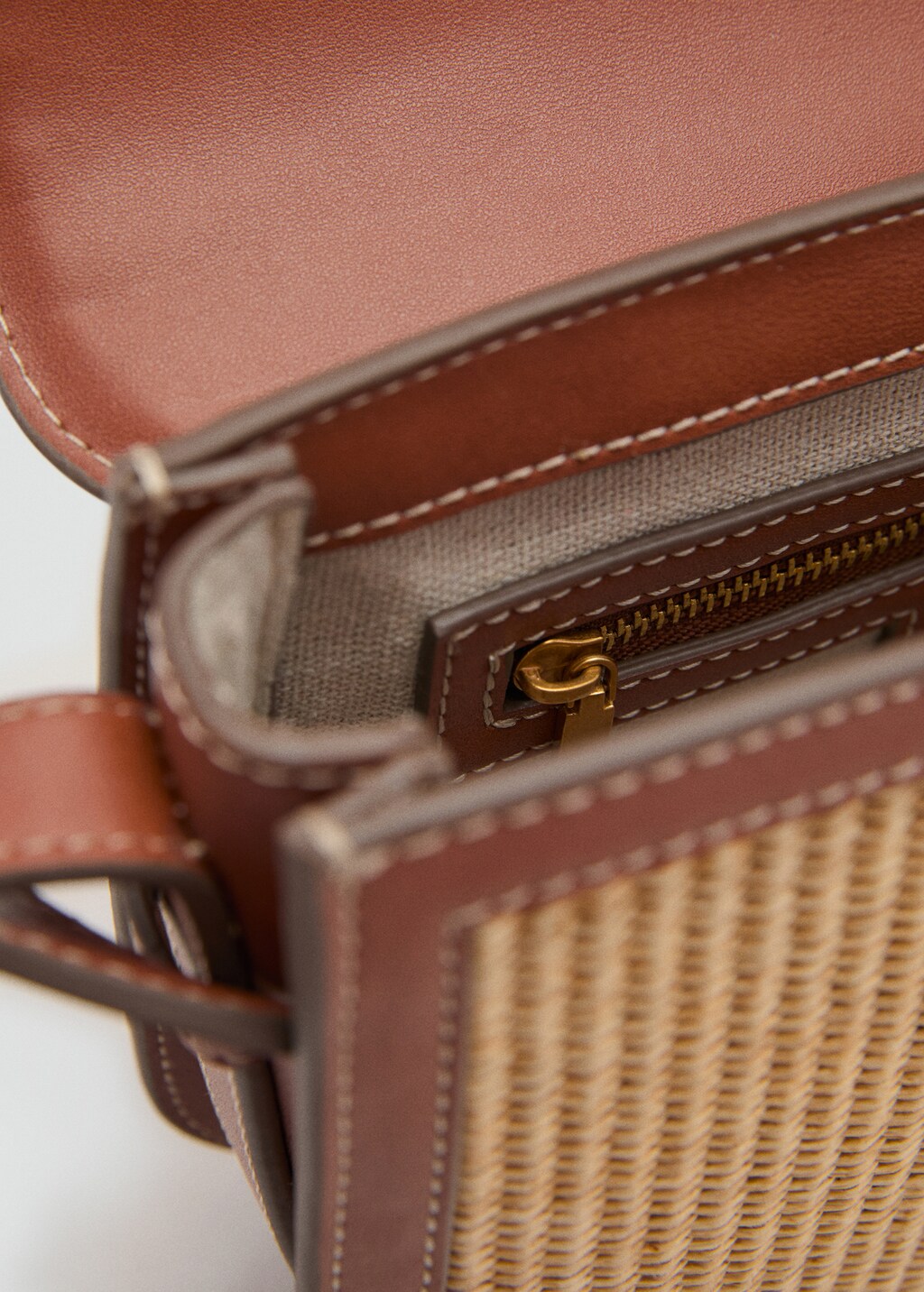 Raffia-effect shoulder bag 8 Raffia-effect shoulder bag