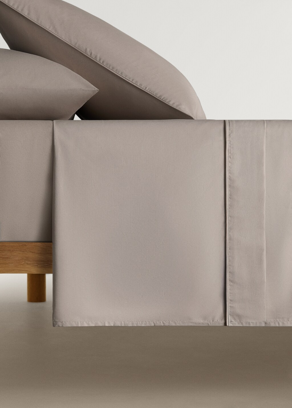 500-thread count cotton percale top sheet with rounded piping detail for 180/200cm bed