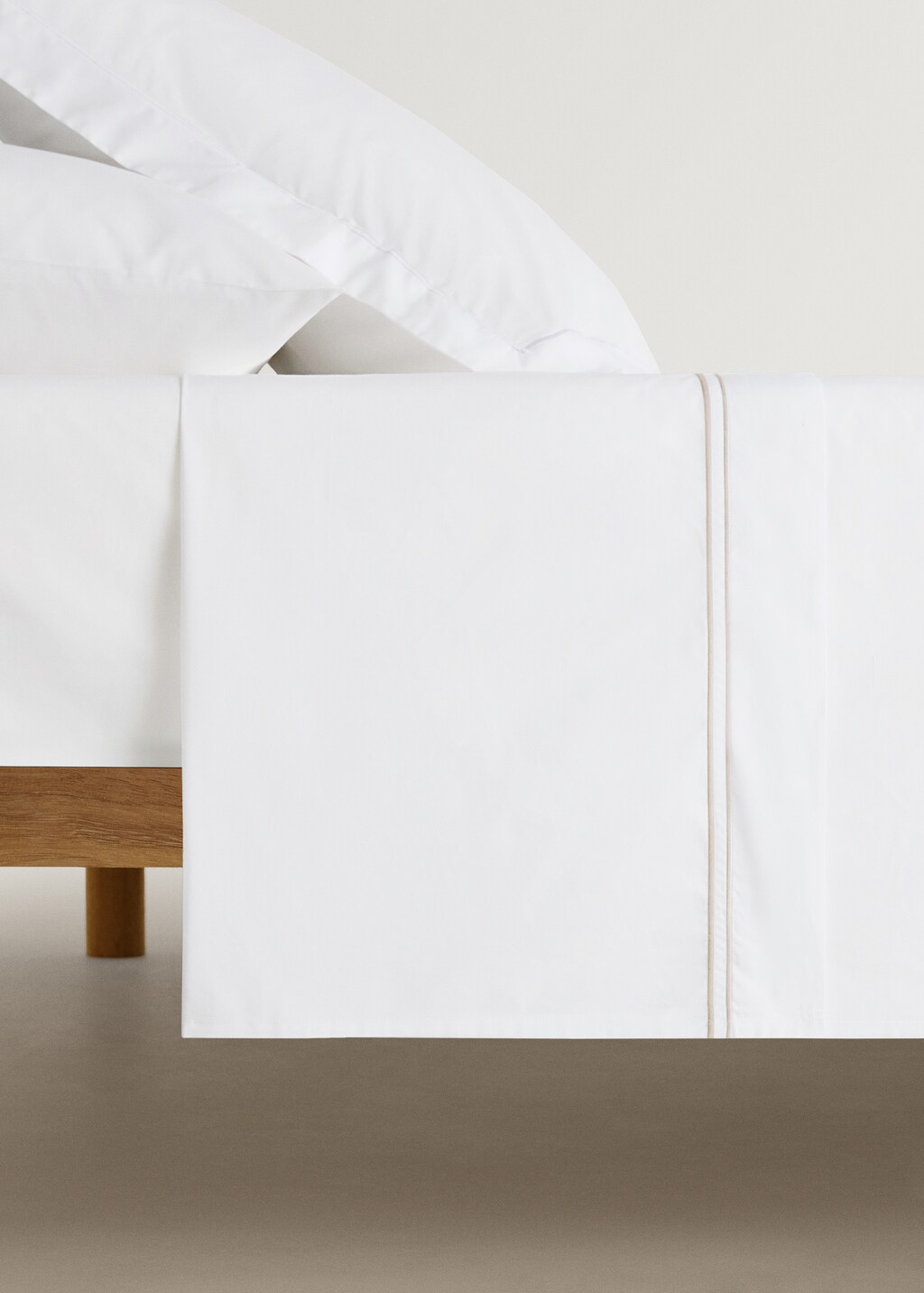 Cotton percale top sheet with scalloped detail for 150/160 cm bed